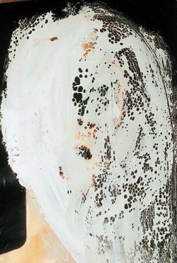 Visage 2 (1998), acrylique sur radiographie, 30 x 24 cm ©Charlotte Callens (https://www.charlotte-callens.fr)