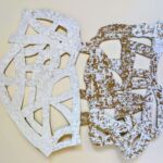 EntreLacs assemblage 0925-4 acrylique sur plastique 50x60 cm©Charlotte Callens (https://www.charlotte-callens.fr)