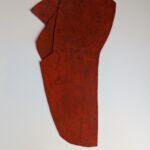 Assemblage rouge, 2026, découpage,collage, acrylique sur carton, 50x20 cm ©Charlotte Callens (https://www.charlotte-callens.fr)